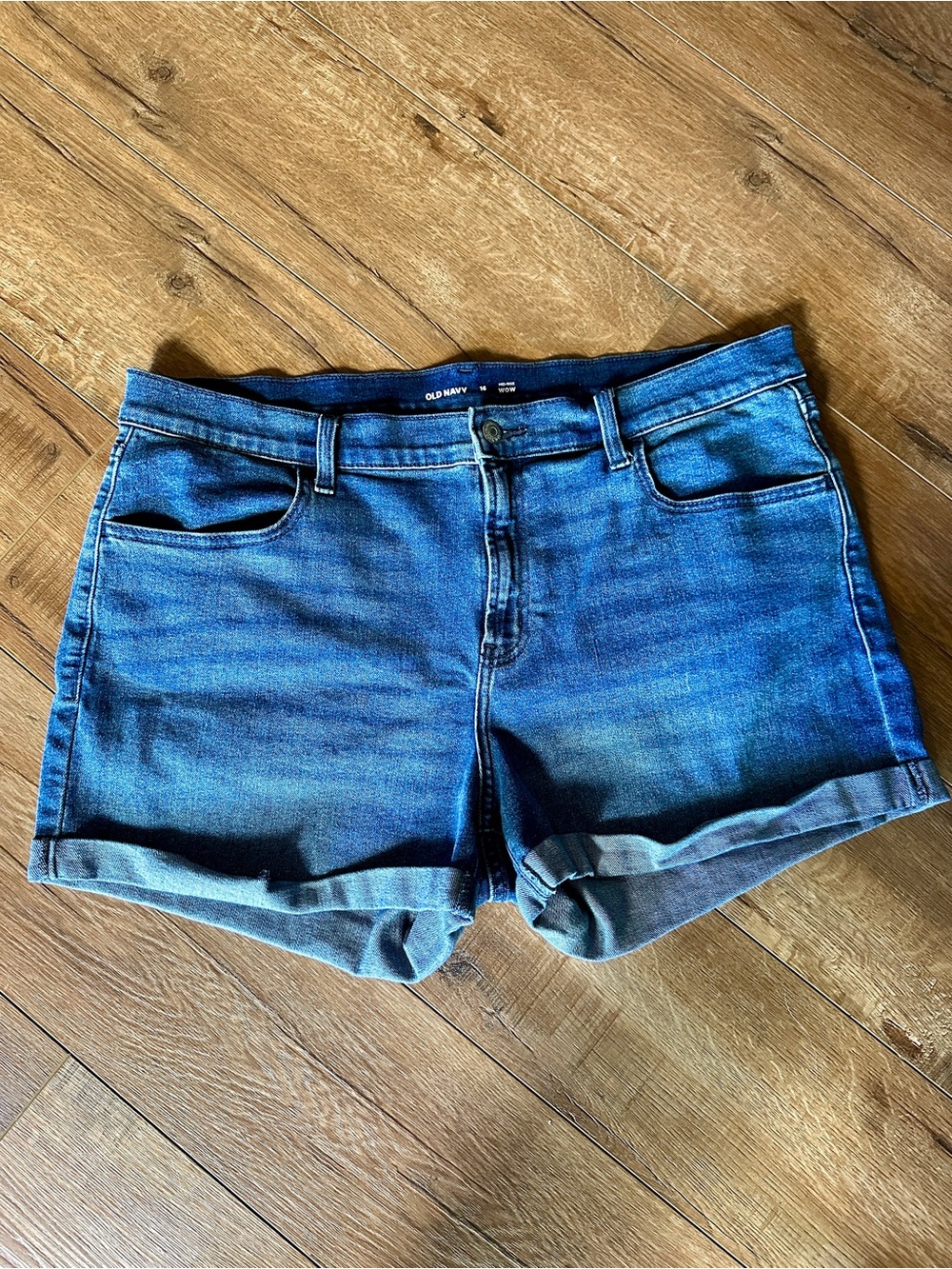 Old Navy WOW Mid-Rise- Denim Shorts size 16- Medium Blue
